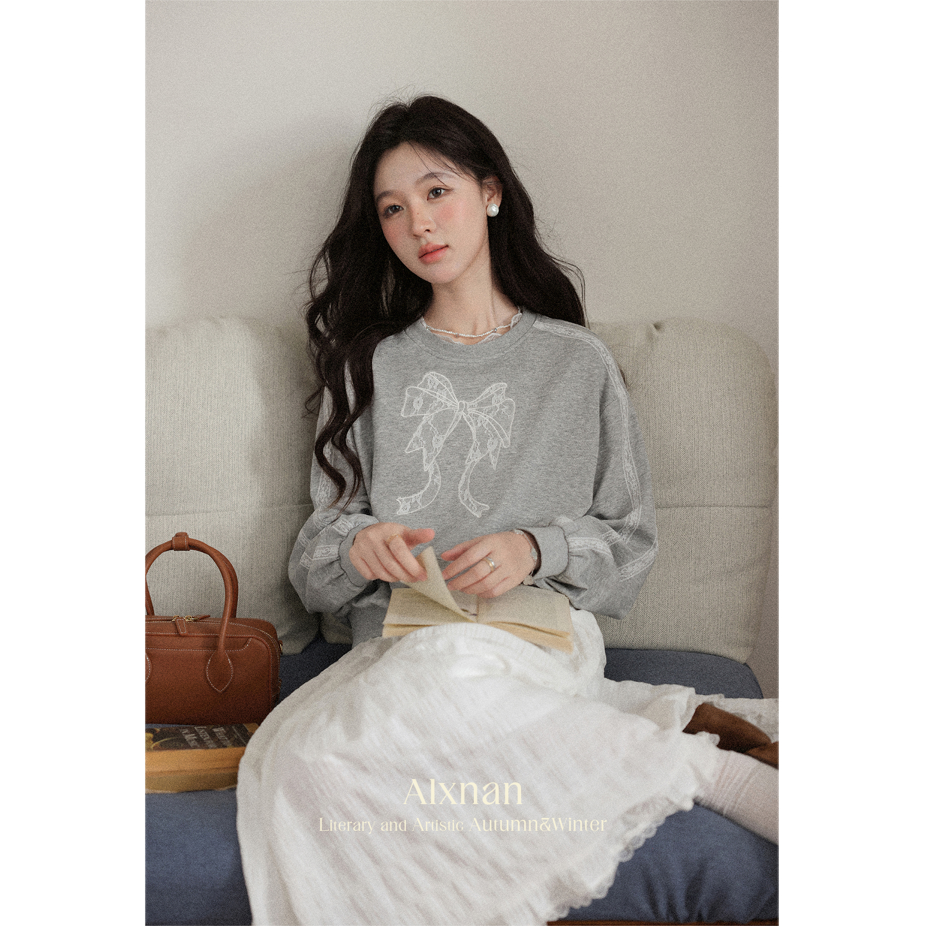 【6折秒杀】鹿向南「芭蕾手账」慵懒风蕾丝拼接灰色圆领卫衣女秋显瘦长袖上衣L56797