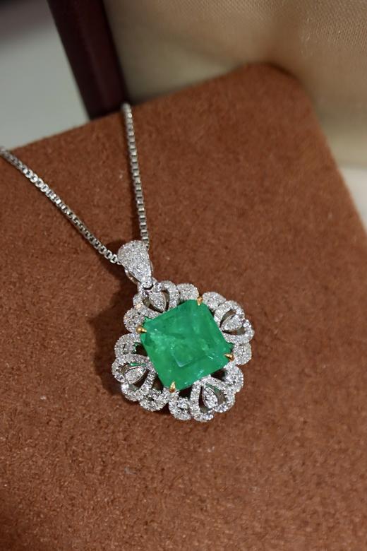 2.47ct刻面祖母绿吊坠 商品图0