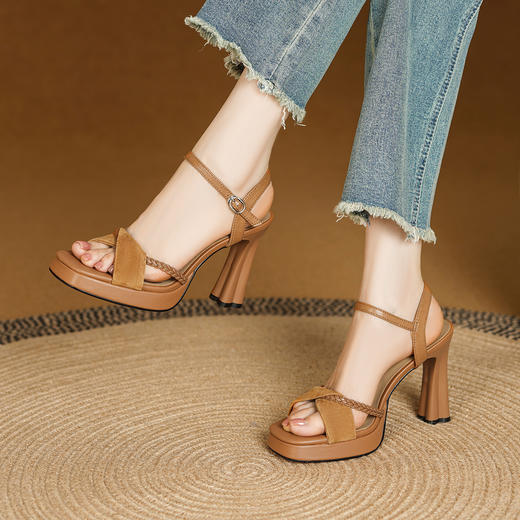 OLD6224防水台11cm超高跟鞋女夏真皮一字扣带粗跟复古风露趾方头配裙凉鞋 商品图3