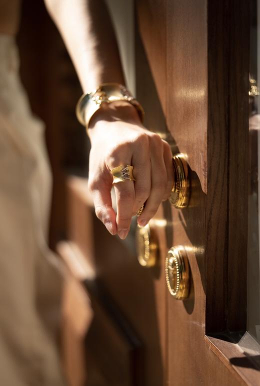 【陈婧菲、邬君梅、陈卓璇同款】Victoria维多利亚系列｜绑带金手镯 商品图7