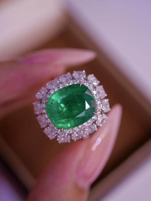 5.75ct刻面祖母绿戒指 商品图1