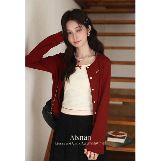 鹿向南「温柔简讯」复古红色针织开衫女秋季穿搭显瘦气质长袖上衣 商品图3