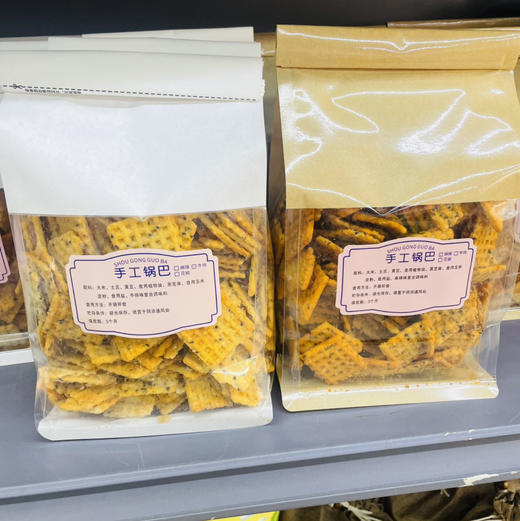 被找疯了的桑坡锅巴/鲜切红薯片咯嘣好吃 #桑坡锅巴 --手工锅巴🔥 每一片锅巴，色泽诱人，垂涎欲滴，一入口就有浓浓的大米原香，清脆爽口，嘎吱嘎吱的口感原原本本地还原了小时候的味道。 商品图1