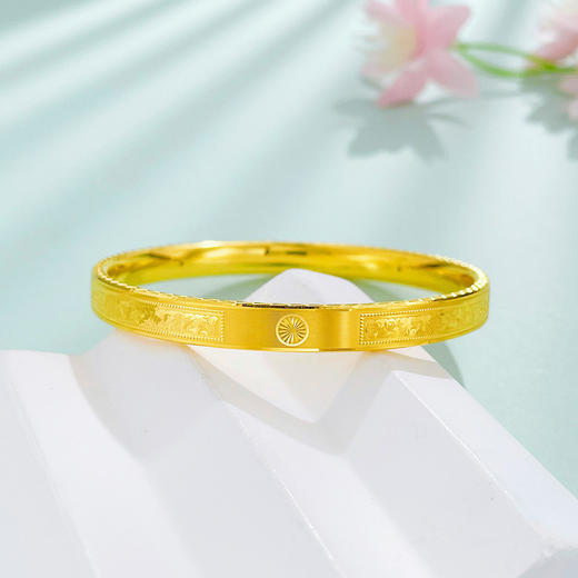 【限时克减150元】足金 无氰5D硬金空心固口碎碎冰几何方块车花米字仿钻手镯方镯（面宽约5.8-6.2mm）(AR5DSZ00075)预售产品下单后不退款不退货不换货不补差价 商品图0