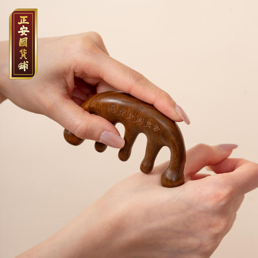 正安 檀木梳   按抚头皮梳理 随身携带梳头发 绿檀木整木制作点穴头颈木梳 商品图5