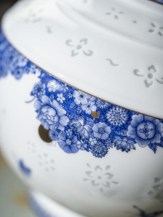 新品 |  富玉景德镇陶瓷花瓶中式青花玲珑客厅插花高档家居摆件花漫天球瓶 商品图2