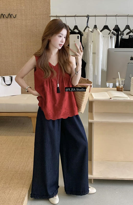 【GZ】无忧购【莉莉安】v领宽松简约显白无袖背心+休闲直筒木耳边牛仔裤套装6021（截单后7天发货) 商品图1