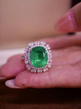 5.75ct刻面祖母绿戒指