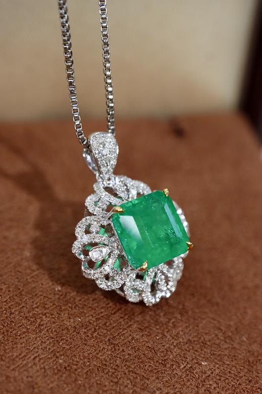 2.47ct刻面祖母绿吊坠 商品图3