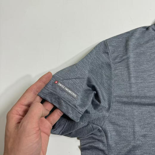 原单正品 XB旷野风岚亨利领，商务休闲系列体恤
黑色，灰色。尺码S-XXL
原价860 商品图1