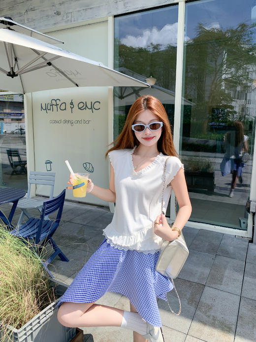 【110元任选2件】最后一波现货！韩系木耳边V领设计T恤 商品图5