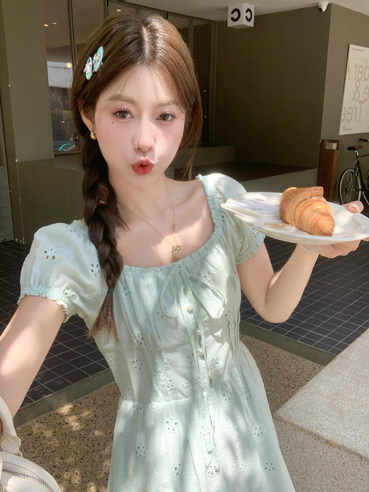 【折后再享2件88折】现货秒杀！微信打折价！绿色镂空花朵连衣裙 日常229.99 立减100 秒杀129.99！ 商品图5