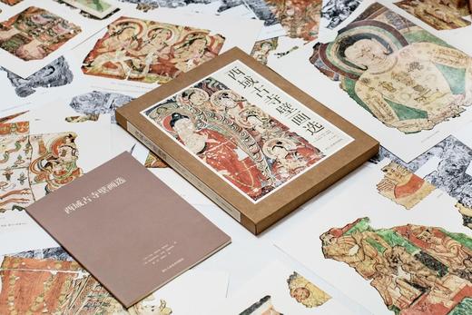《西域古寺壁画选》，一盒装，4开，380*570mm，[英]斯坦因、弗雷德里克.亨利.安德鲁斯著，浙江人民美术出版社2025年一版一印，售价：210元。 商品图1