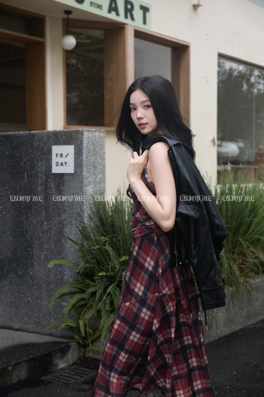 【门店同款】ENJOY秋季“浮光织影”复古格纹吊带裙 164344088 商品图4