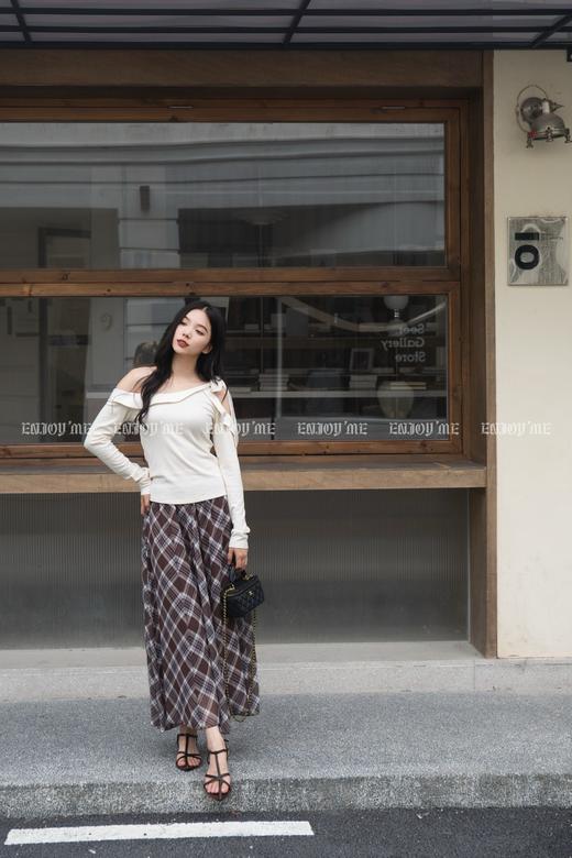 【门店同款】ENJOY秋季“谧色花颂”花朵绑带斜肩上衣 164246453 商品图3