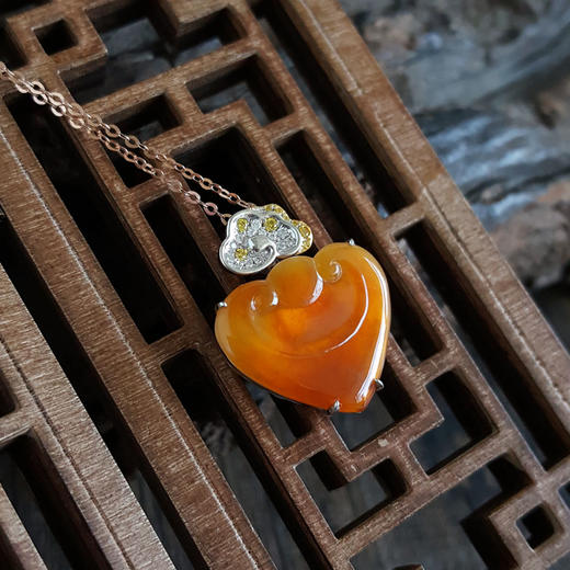 【天然正品】A货翡翠AU750白金镶钻镶天然细腻冰种元宝造型（招财进宝）黄翡吊坠项链22.0*18.2*5.5MM（皆取最大值）女士现售价：4780！310725XY21 商品图8