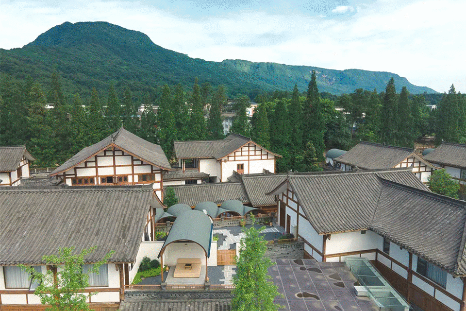 成都春假遛娃！瓦屋山+柳江古镇~￥218起抢【洪雅君澜·烟雨柳江度假村】住+光明寺油菜花+特色书吧···