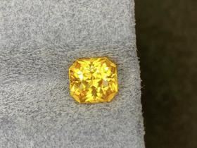 1.11ct黄蓝宝裸石