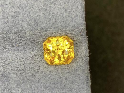 1.11ct黄蓝宝裸石 商品图0