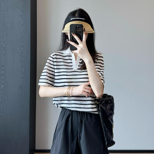 明星同款！柜面1.2K！2025新款天丝亚麻黑白条纹翻领轻薄针织衫洋气女款！ 商品图1