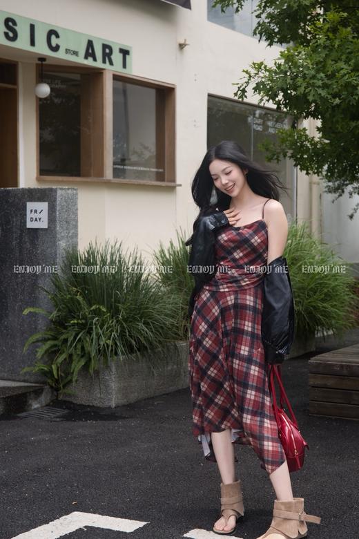 【门店同款】ENJOY秋季“浮光织影”复古格纹吊带裙 164344088 商品图3