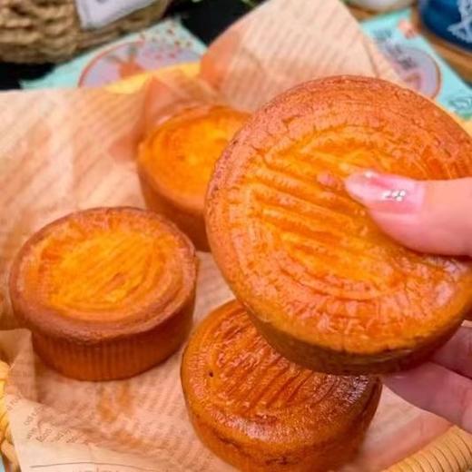 【色泽黄润，清香柔软！】蛋月烧月饼 五仁蛋黄黑芝麻多口味 超软蛋糕皮月饼 老式传统糕点-QB 商品图1