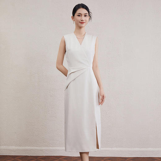 「自」全新升级【铂金会员404/天猫539/差价135】(01316)洛诗琳简约知性无袖连衣裙2025夏季V领收腰显瘦开叉裙女 商品图0