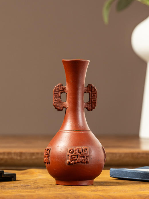 清	紫砂夔龙纹双耳瓶 商品图0