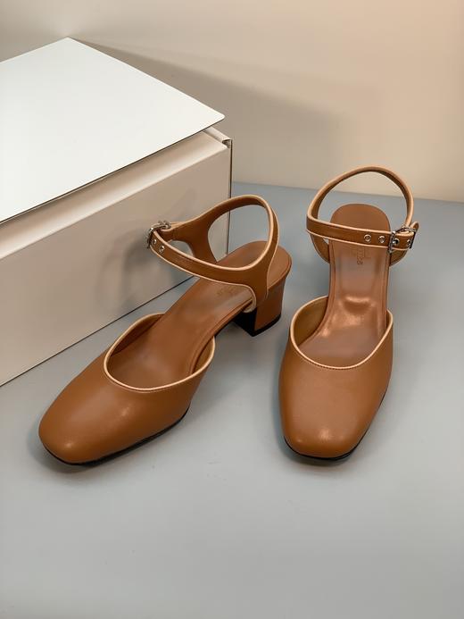 点此购买 爱马仕夏季女士kelly扣玛丽珍高跟包头凉鞋 dx 325838 商品图9