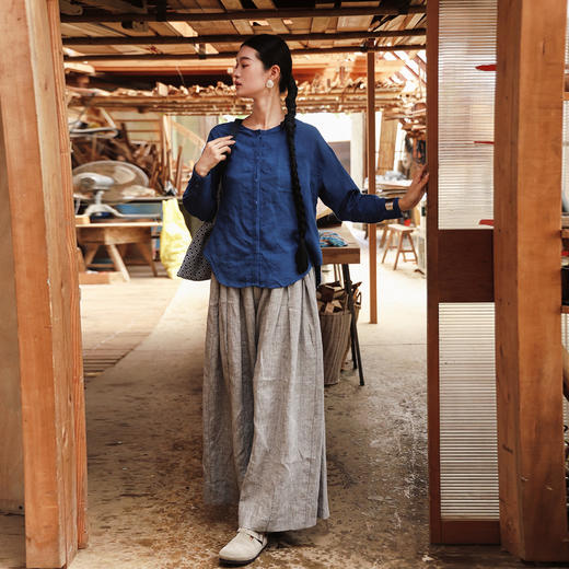 绽放女装507朵/【大山的褶皱】砂洗亚麻圆领开襟落肩长袖口袋衬衫 商品图2