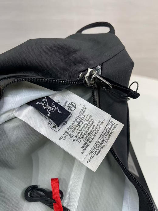 原单正品 Arcteryx始祖鸟3L 多功能拉链开合单肩/斜挎/腰包/户外包，男女同款，尺寸：16.9*34.3*14.9 商品图6