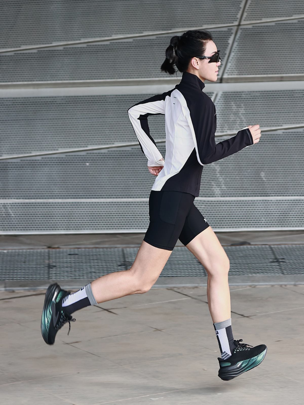 BODYWIT刺客女跑步风衣