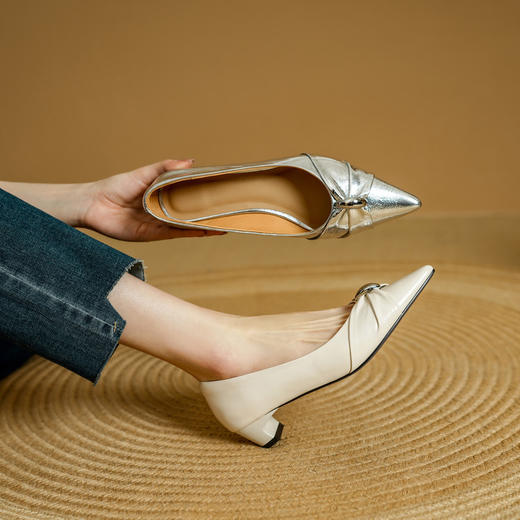 【预售5天】3cm粗跟真皮尖头银色浅口单鞋女春秋季新款蝴蝶结低跟小皮鞋PS&PS3109 商品图4