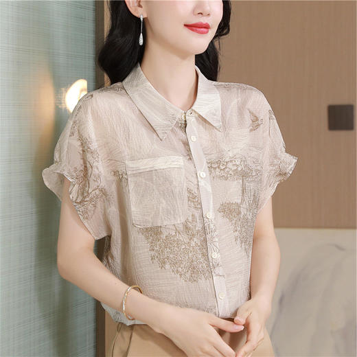 XY34777品质舒适透气减龄中年女横条冠乐绉衬衫夏季时尚上衣 商品图2