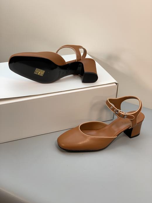 点此购买 爱马仕夏季女士kelly扣玛丽珍高跟包头凉鞋 dx 325838 商品图8