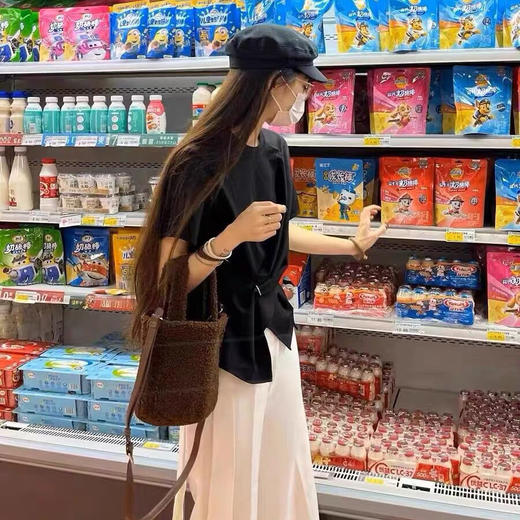 【断码清仓，无退换】三色设计感！不规则气质收腰T恤女小众短袖上衣！ 商品图3