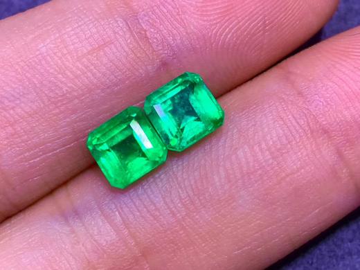 2.34ct刻面祖母绿耳钉料 商品图1