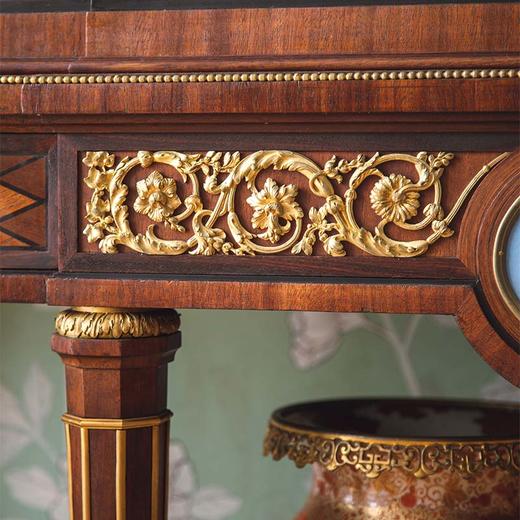独角鹿西洋古董法国出品路易十六风格卷叶纹铜鎏金精雕韦奇伍德瓷板画嵌大理石顶硬木别墅玻璃展柜古董家具 商品图5