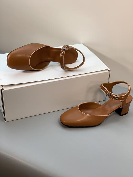 点此购买 爱马仕夏季女士kelly扣玛丽珍高跟包头凉鞋 dx 325838 商品图7