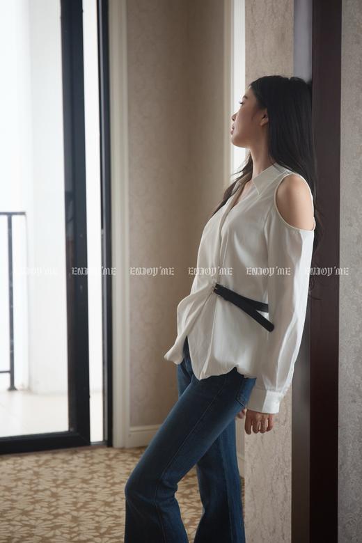 【门店同款】ENJOY秋季“城市与旷野”露肩花苞衬衣 164543351 商品图4