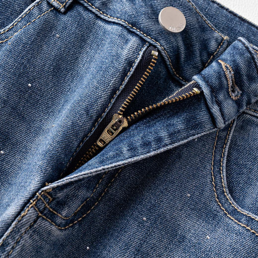 「自」全新升级【铂金会员165/天猫219/差价54】(95551)洛诗琳蝴蝶刺绣烫钻牛仔裤2025夏季高腰弹力修身微喇裤女 商品图3