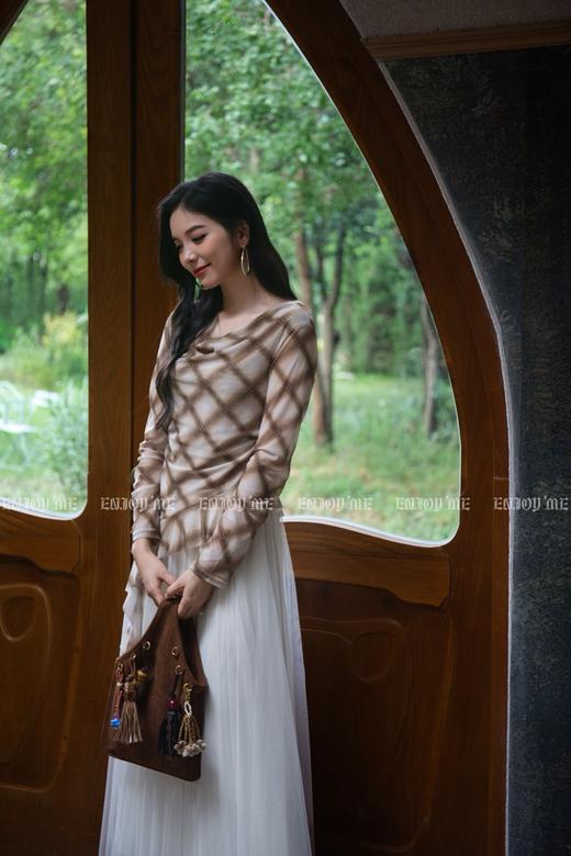 【门店同款】ENJOY秋季“光阴序语”荡领格纹上衣 164443713 商品图3