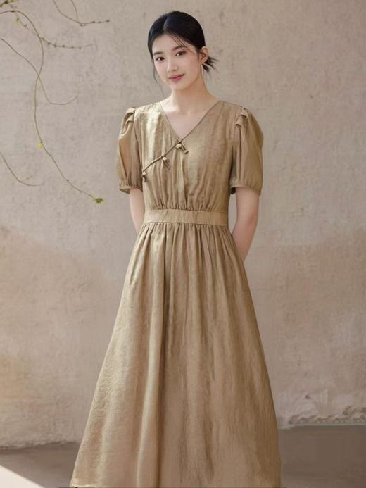 【必入推荐】 80%天丝【MYBL】8630天丝提花新中式束腰V领盘扣长款连衣裙-喜出 商品图1