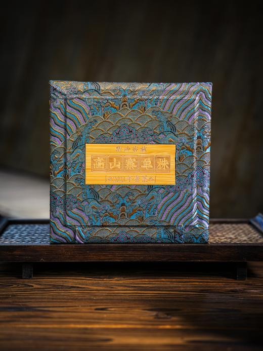 最后8罐，售罄绝版！！【福利秒杀】【高山寨单株】2021年头春易武高山寨单株古树茶与紫砂罐完美融合普洱茶生茶自饮送礼首选！300克/罐 商品图1