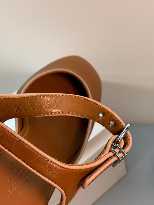 点此购买 爱马仕夏季女士kelly扣玛丽珍高跟包头凉鞋 dx 325838 商品图13