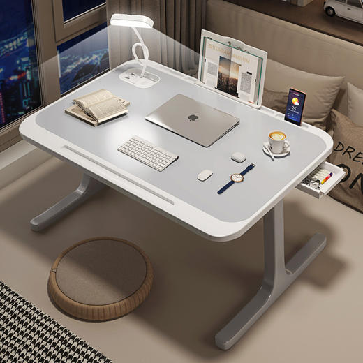 【懂生活更懂你！】床上折叠小桌子🔥吃饭、学习、追剧全搞定！💻📚还带充电接口+书架，懂生活更懂你❤️ 商品图0