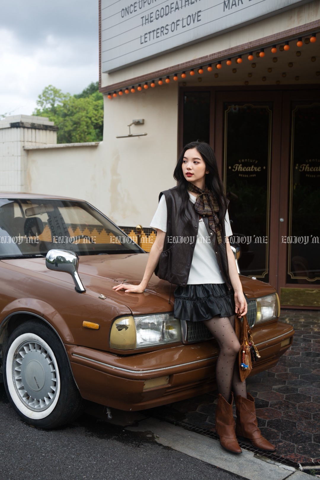 【门店同款】ENJOY秋季“光阴序语”圆领口袋皮马夹 164250372