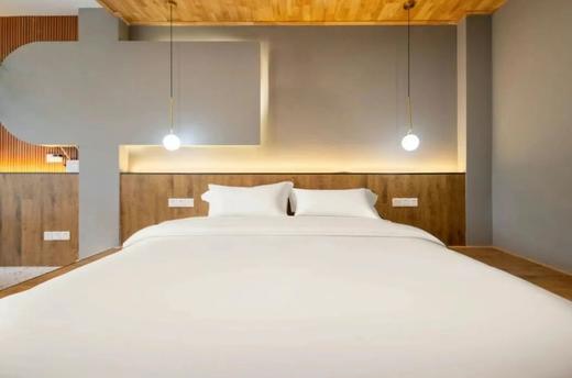 【青城山亲子避暑首选·畅泡悬崖无边泳池】仅448元起住青城山初见山野酒店，享温泉、私汤、营养早餐，儿童放映室、棋类桌游等！ 商品图4