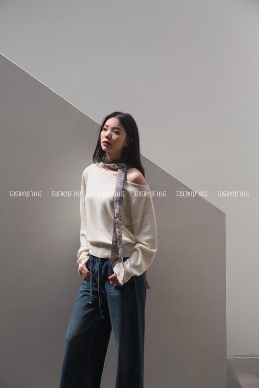 【门店同款】ENJOY秋季“城市与旷野”丝巾斜肩针织 164494191 商品图5