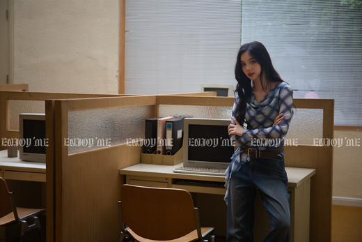 【门店同款】ENJOY秋季“光阴序语”荡领格纹上衣 164443713 商品图6